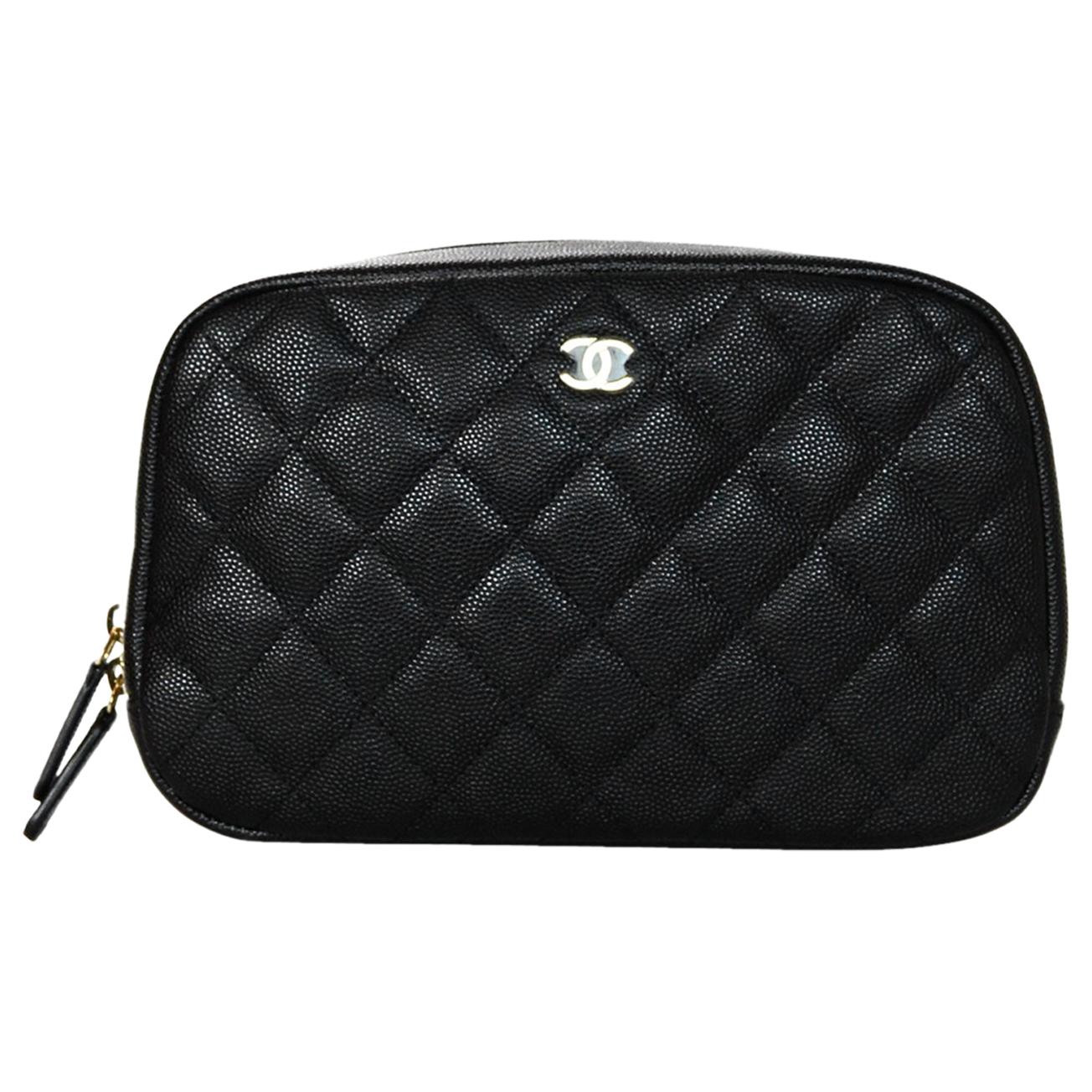 CHANEL Caviar Skin Cosmetic Pouch Leather Black CC Auth 28481 ref