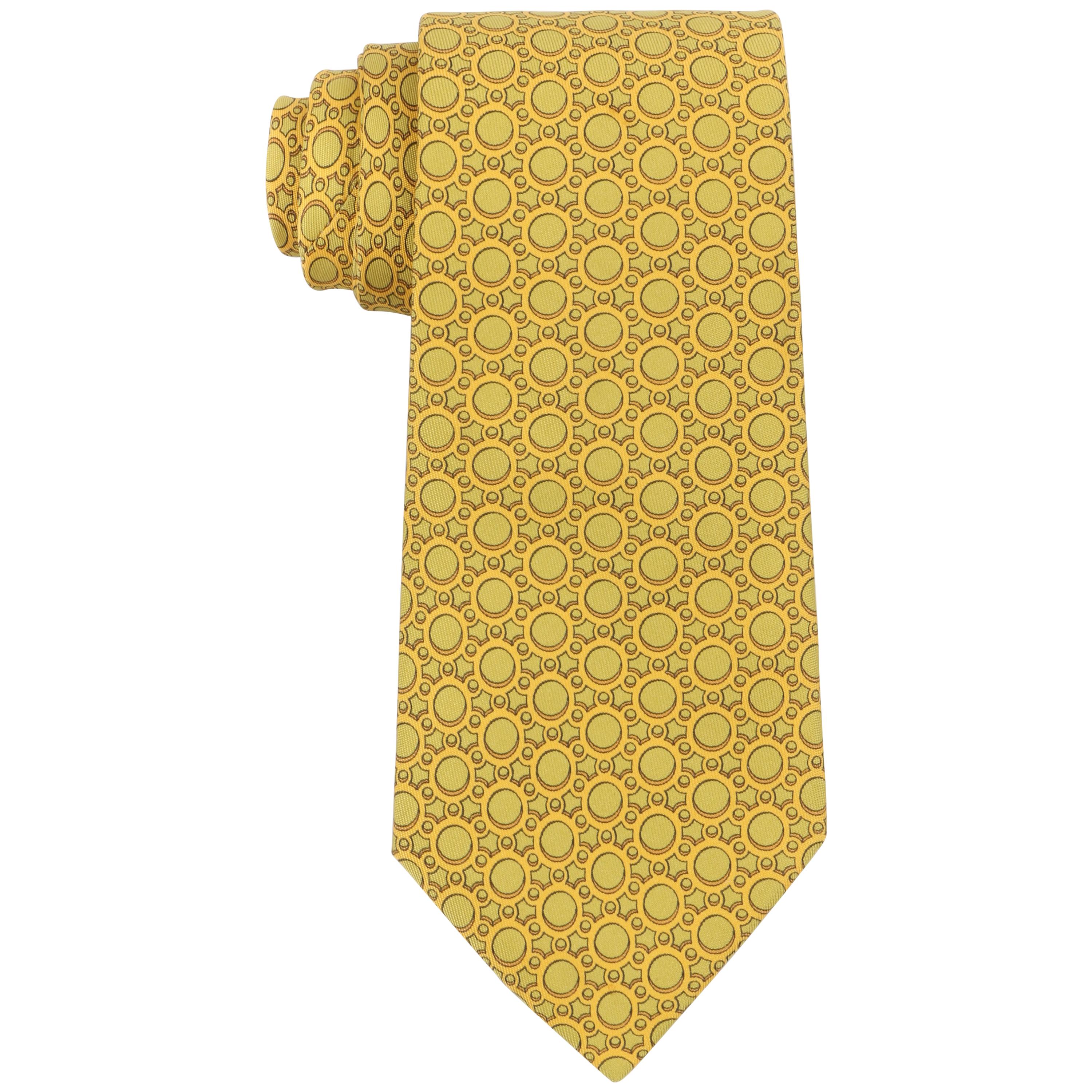 HERMÈS Cravate plissée en soie à imprimé géométrique vert chartreuse et jaune avec 5 plis 7774 FA