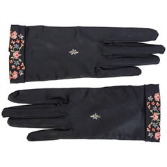 1950s Hand Embroidered Rayon Stretch Satin Gloves with Flowers 