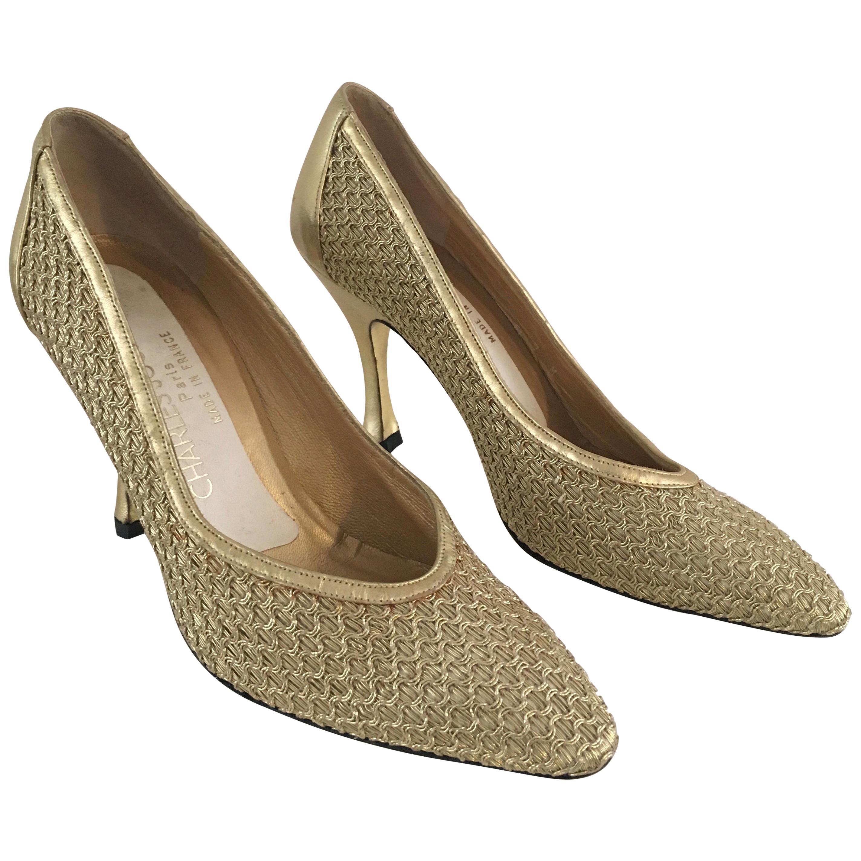 Charles Jourdan 1980s Gold Pumps Size 7M. For Sale