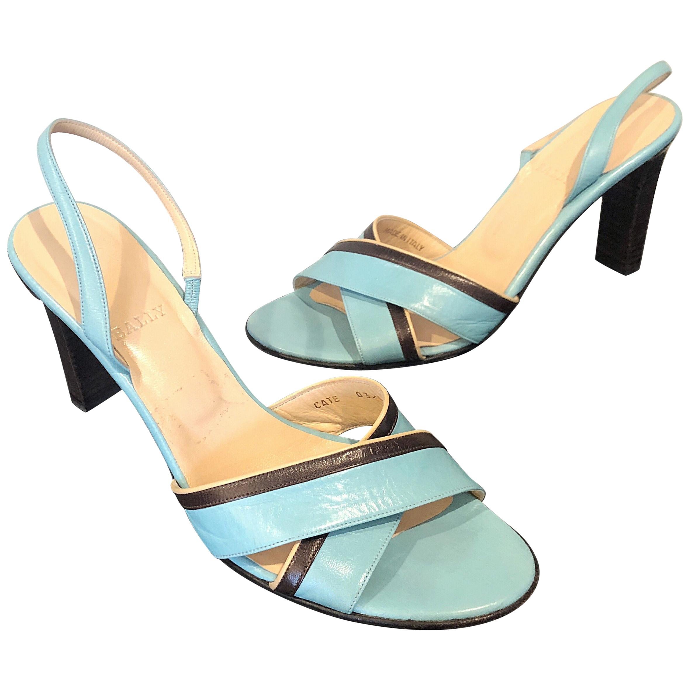 1990s Bally Sz 10 / 40.5 Robins Egg Blue Leather Vintage Stacked Heel Sandals For Sale