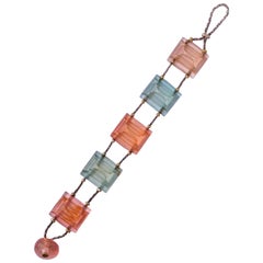 Bracelet de perles en plastique Art Déco rose coquillage et bleu moyen avec chaîne de couleur argent