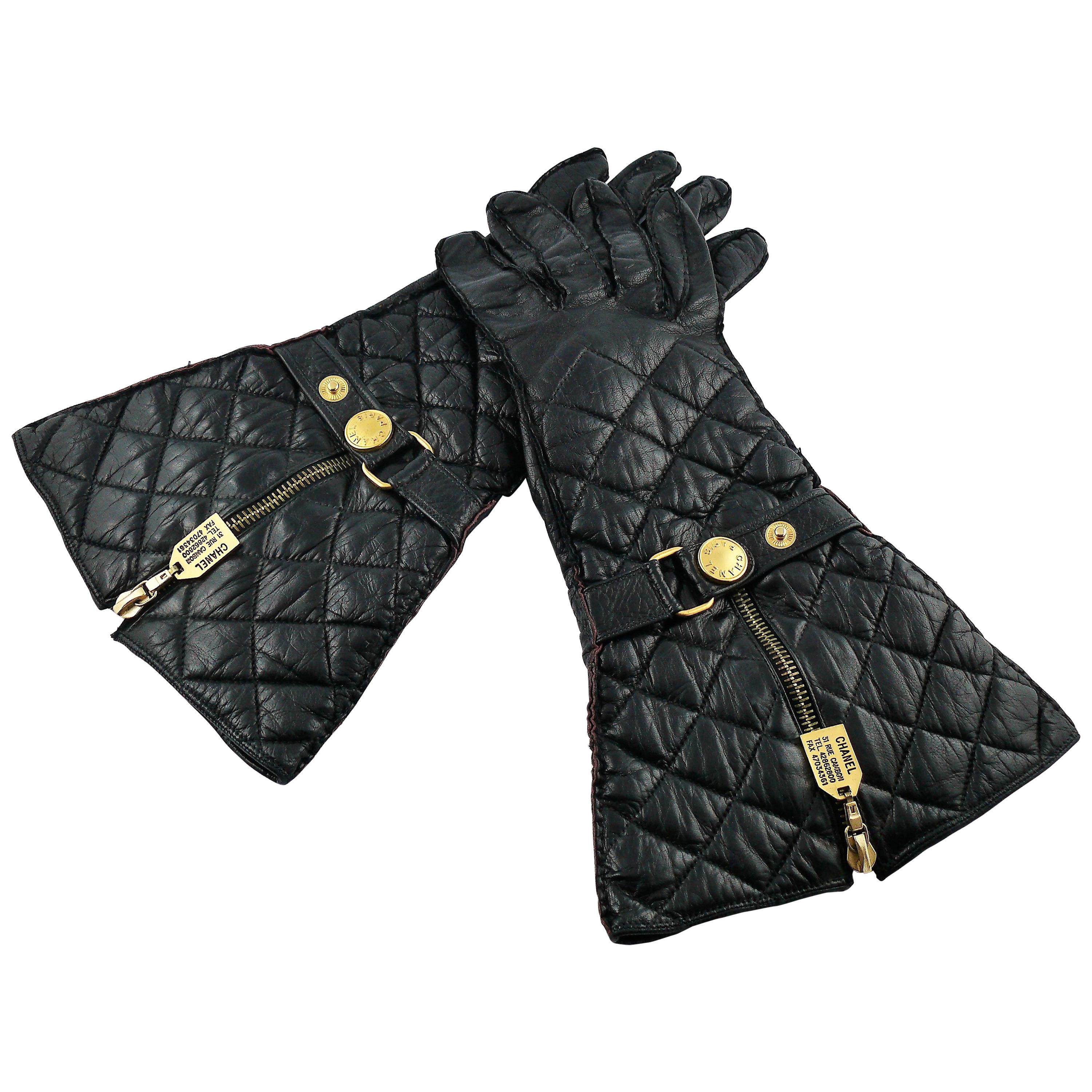 Chanel Vintage Iconic Black Quilted Kidskin Leather Rue Cambon Gloves Size 7 1/2 For Sale