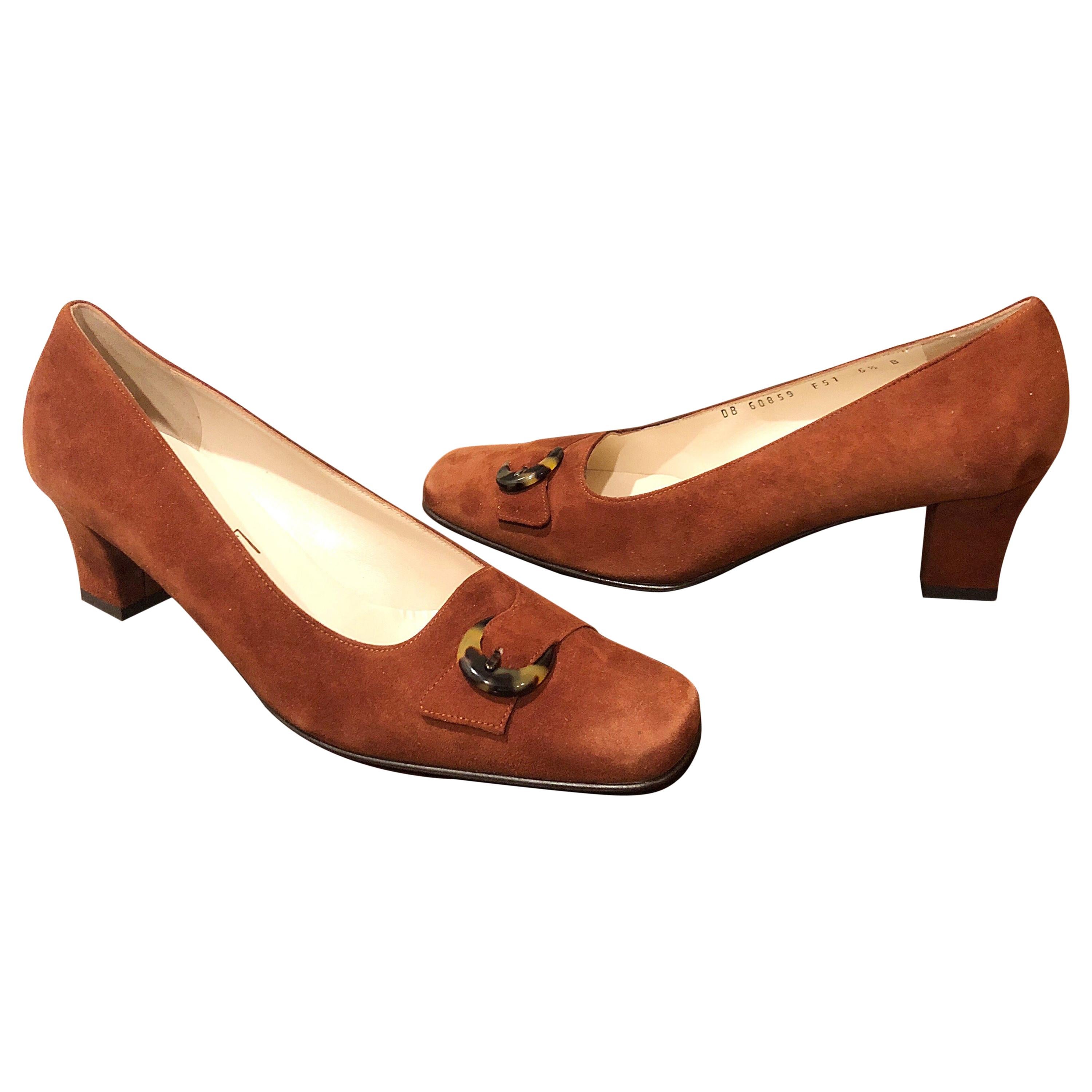 New 1990s Salvatore Ferragamo Size 6.5 Light Brown Suede Low Heels Vintage Shoes For Sale