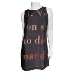 Vestido Moschino con estampado de letras