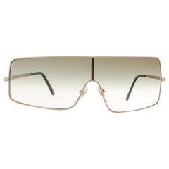 Stella McCartney für CHLOE S/S 2001, asymmetrische Shield-Sonnenbrille mit Drahtbügeln in Gold