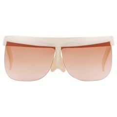 Lunettes de soleil futuristes Courrèges en plastique blanc cassé avec demi-cadre 7853, années 1970