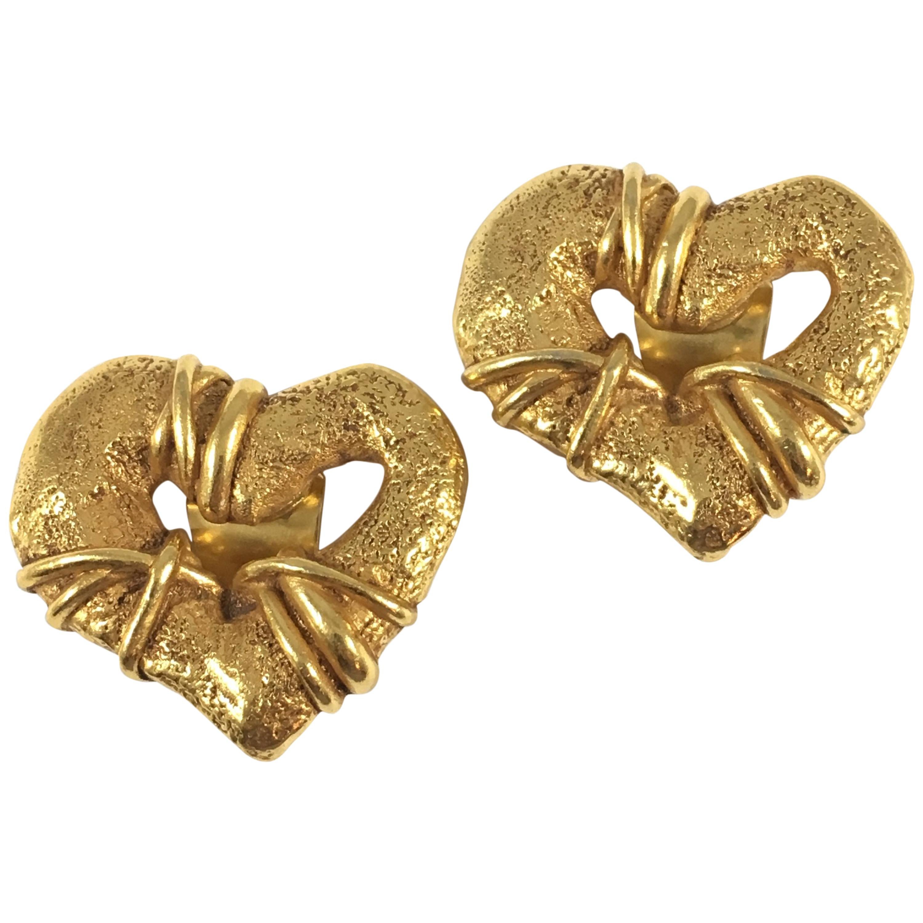 Christian LaCroix Goldtone Heart Earrings 1994 im Angebot