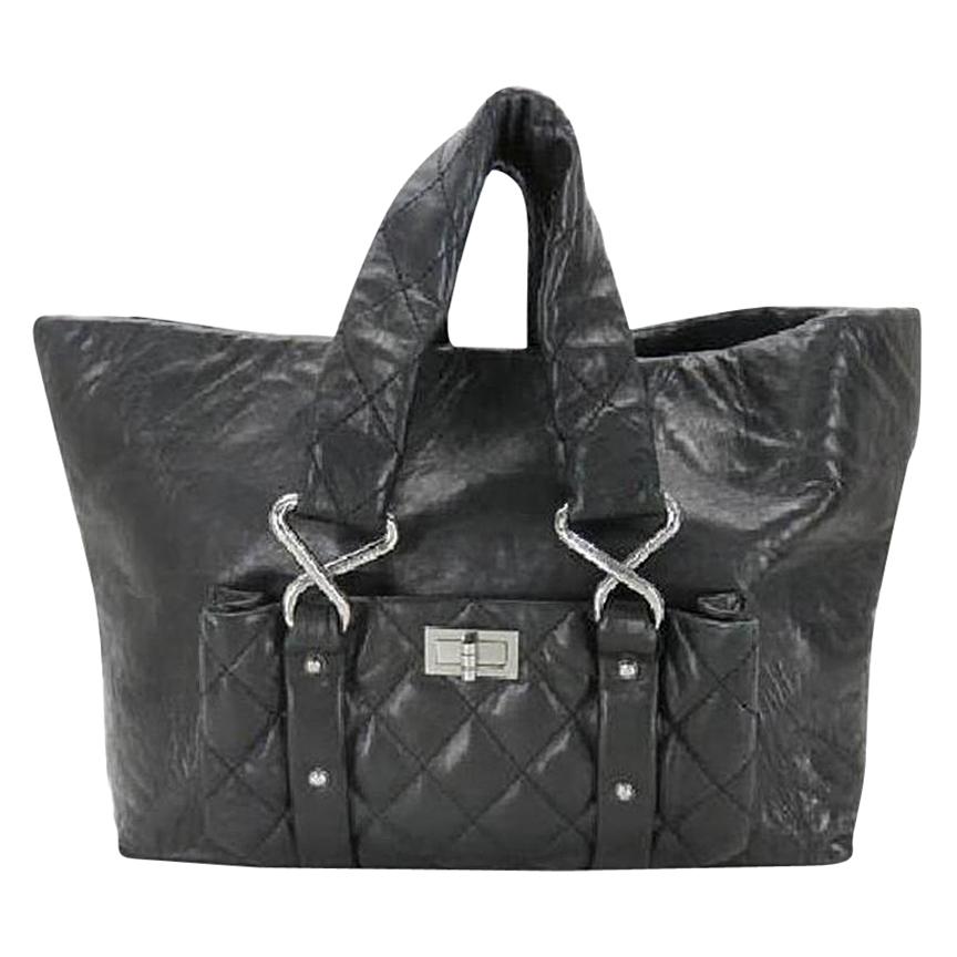 Chanel 2.55 Reissue Jumbo Quilted Chain 213364 Black Tote For Sale