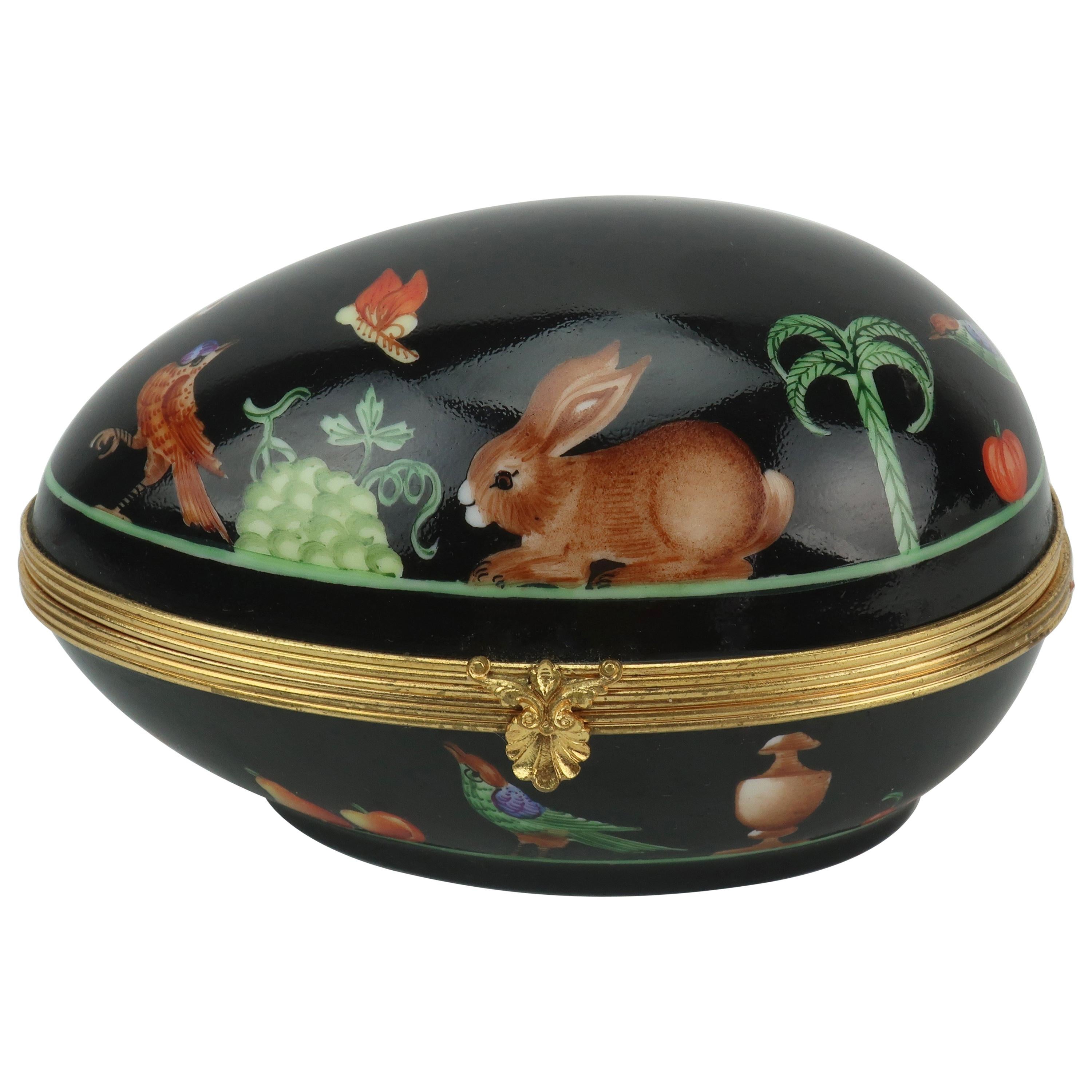 Boîte à œufs en porcelaine de Limoges Le Tallec for Tiffany & Co. à bandoulière noire