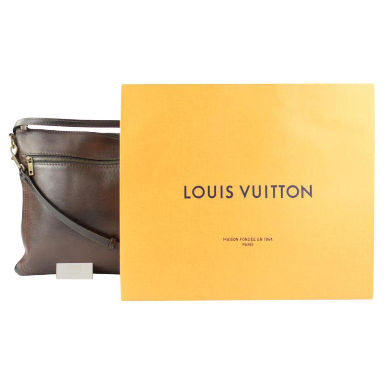 Shop Louis Vuitton Sac Plat Messenger (M81295) by lifeisfun