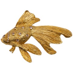 Oscar de la Renta Clear Crystal Fish Stone Brooch, Pin, in Goldtone
