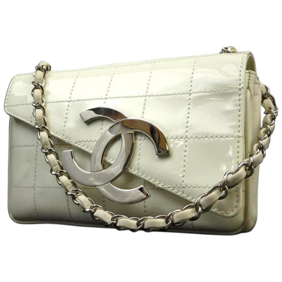 Chanel Jumbo Cc Logo Zig Zag 221349 White Patent Leather Shoulder Bag For Sale