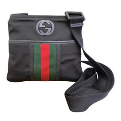Vintage Gucci Sherry Parana Interlocking Logo Web 231152 Black Canvas Cross Body Bag