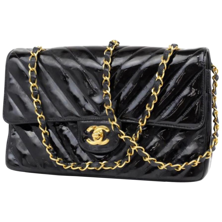 Chanel Classic Flap Chevron Quilted Medium 232106 Black Shoulder Bag For Sale