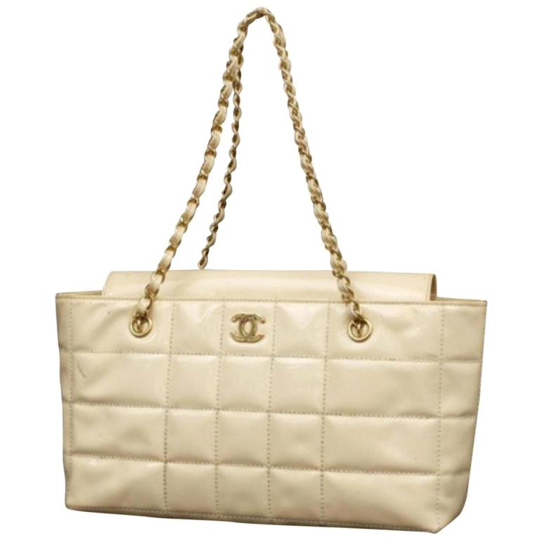 Chanel Quilted Chocolate Bar Chain 231369 Ivory Patent Leather Tote For Sale
