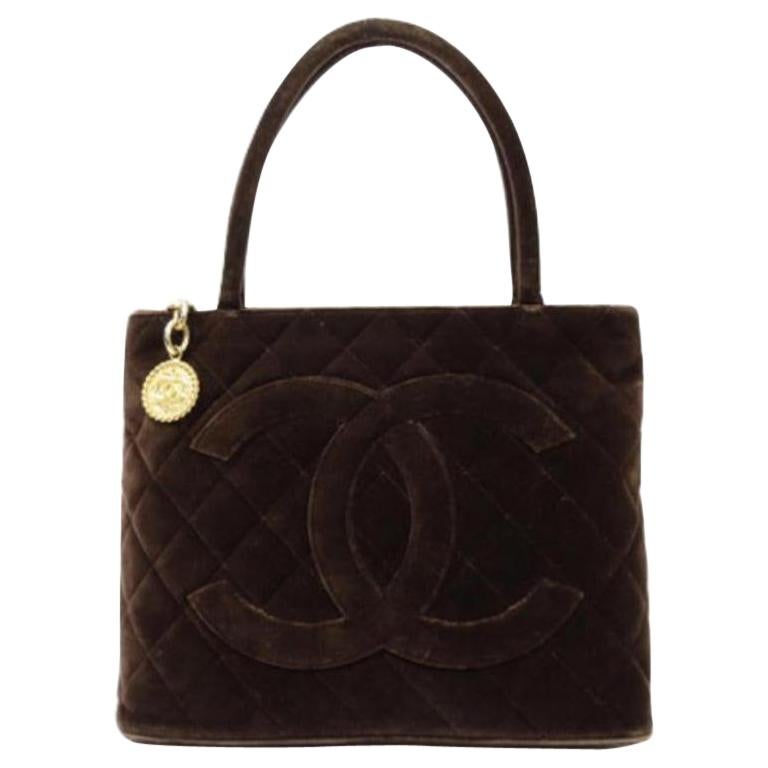 Chanel Médallion 223671 Brown Quilted Velvet Tote For Sale