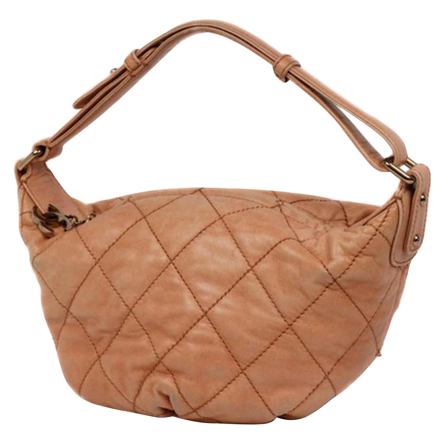 Chanel Hobo Quilted Charm 218519 Salmon Coral Leather Shoulder Bag For Sale