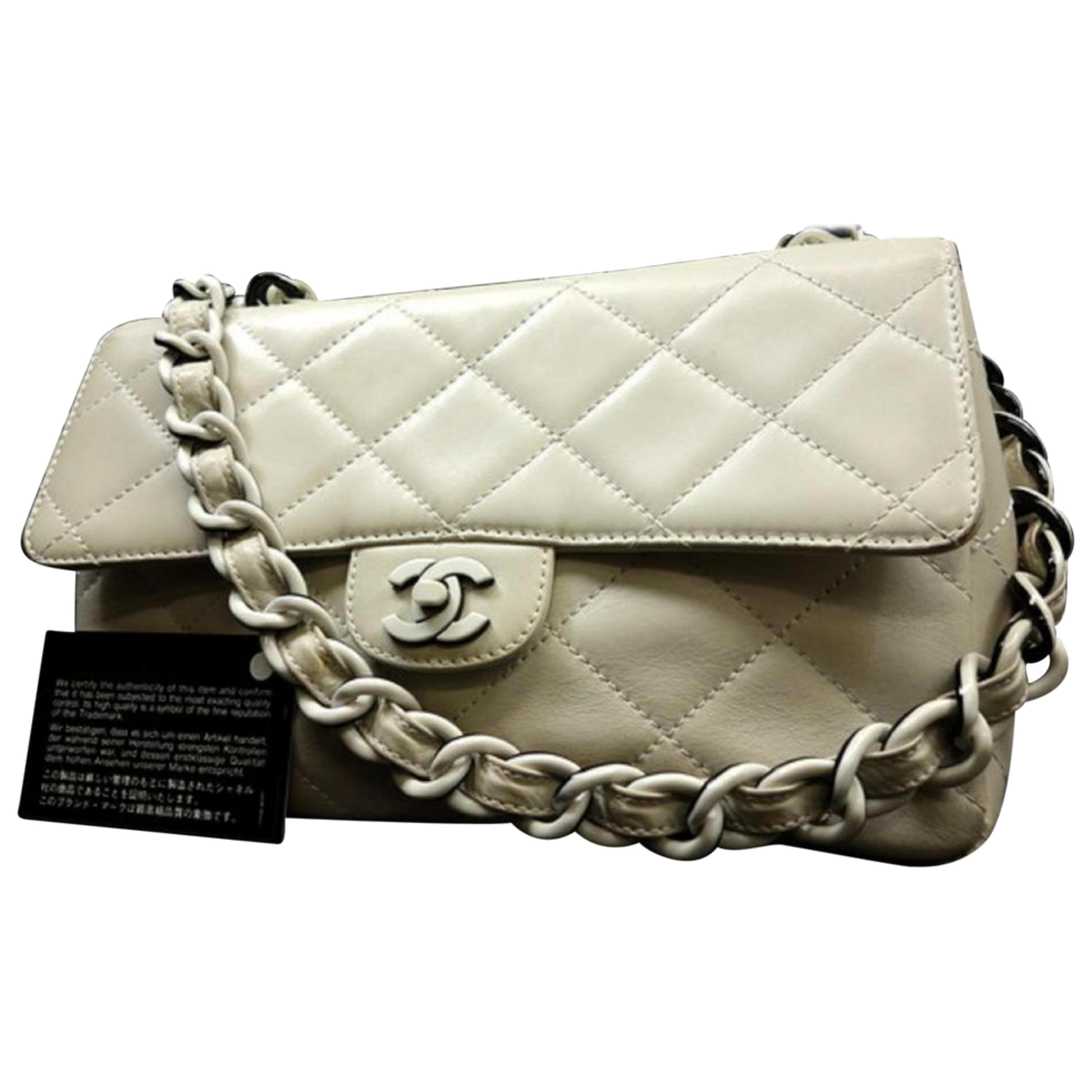 Chanel Classic Flap Bicolor Modern Chain Medium 225406 Shoulder Bag For Sale