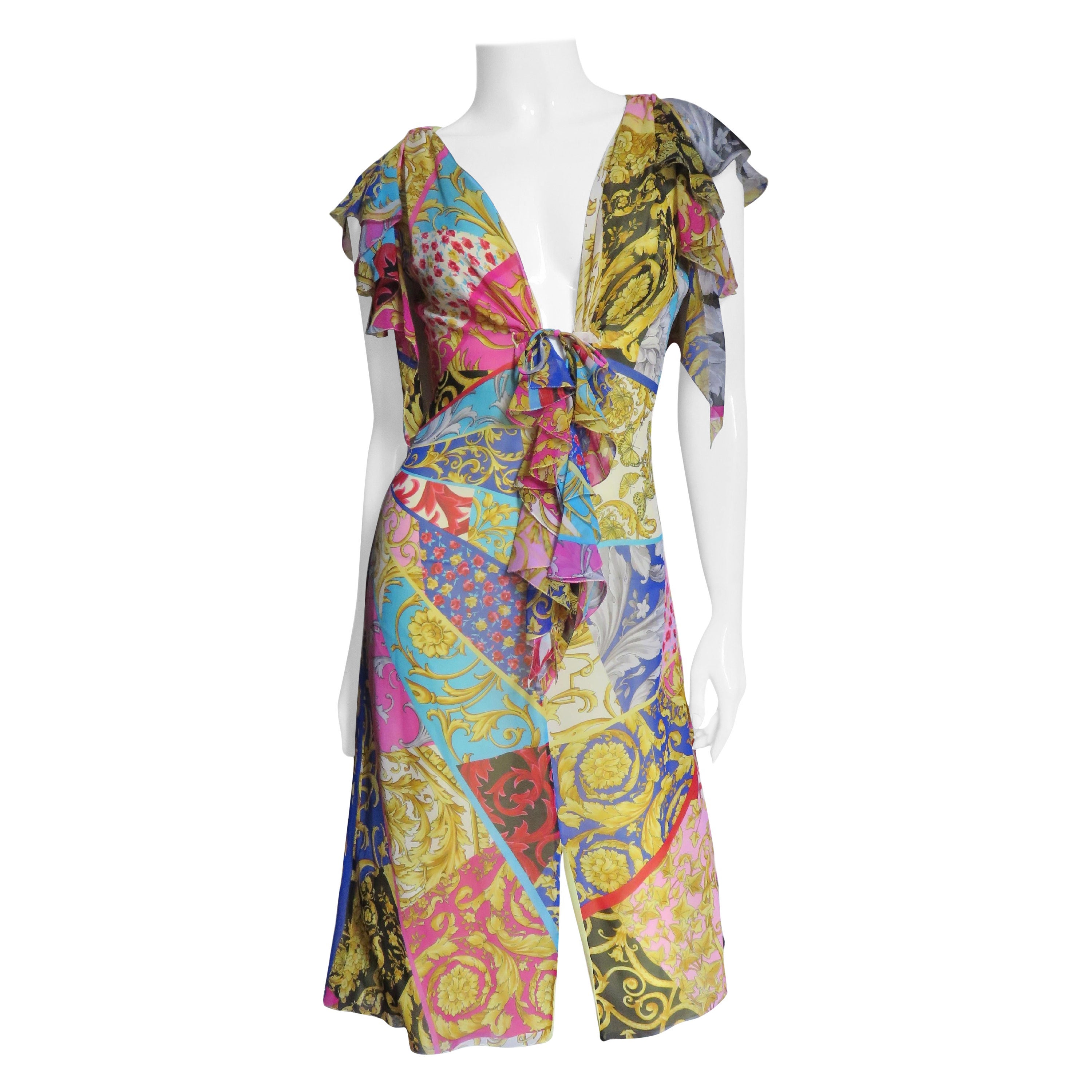 Did Gianni Versace make his own fabric?