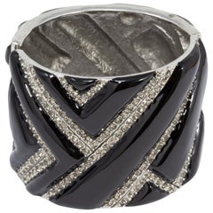 Oscar de la Renta Black Enamel and Crystal Bangle Bracelet in Silver, Geometric