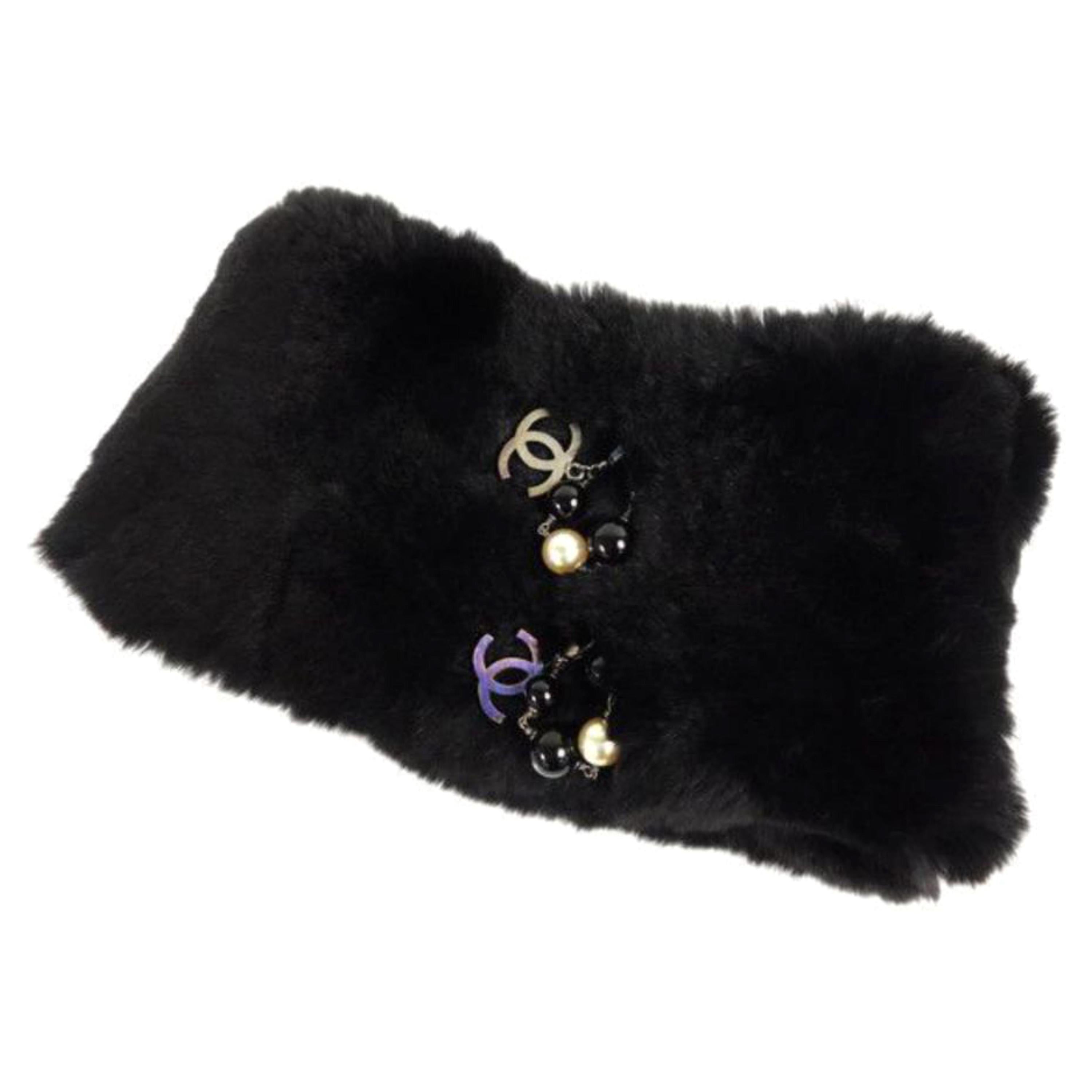Chanel Black Double Cc Charm Pearl Rabbit Fur Scarf 231526 For Sale