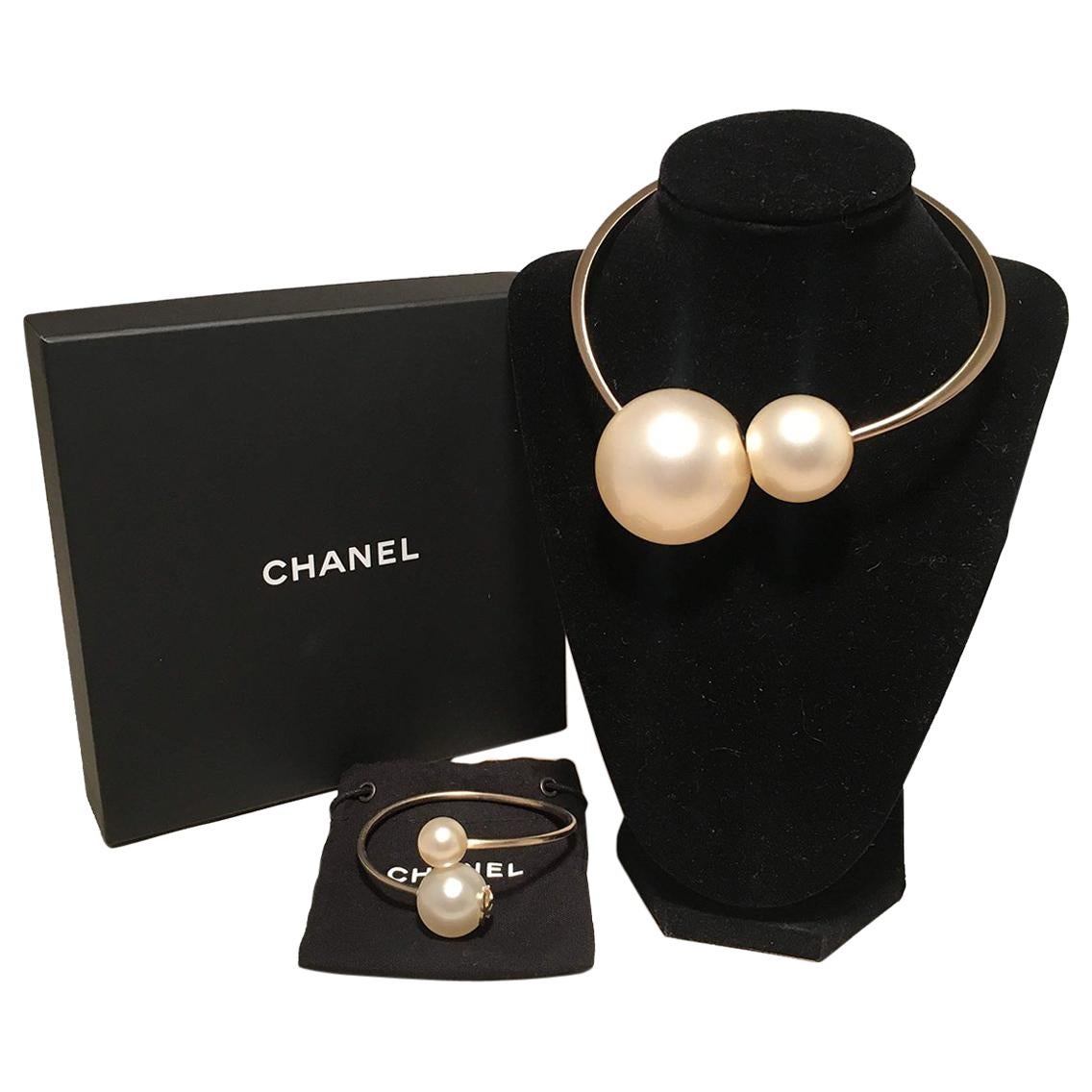 RUNWAY Chanel Pearl Ball Choker Necklace and Bracelet Set For Sale at  1stDibs  chanel necklace and bracelet set, chanel pearl necklace and  bracelet set, chanel earring and necklace set
