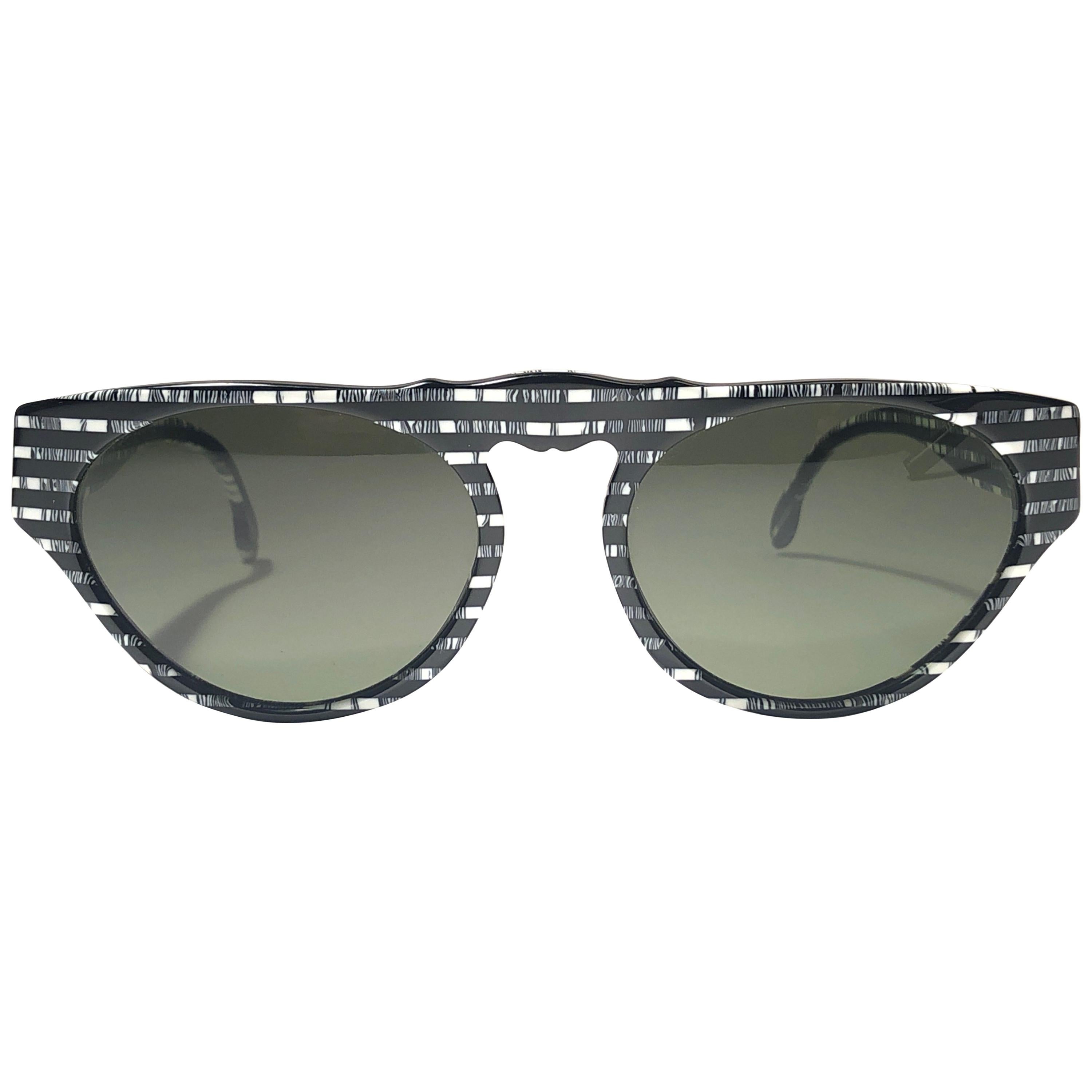 New Vintage Karl Lagerfeld Marble Black & White L3605 1980 Germany Sunglasses For Sale