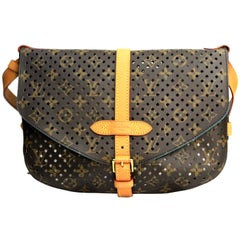 LOUIS VUITTON Limitierte Auflage Monogram Flore Perforierte Saumur Tasche