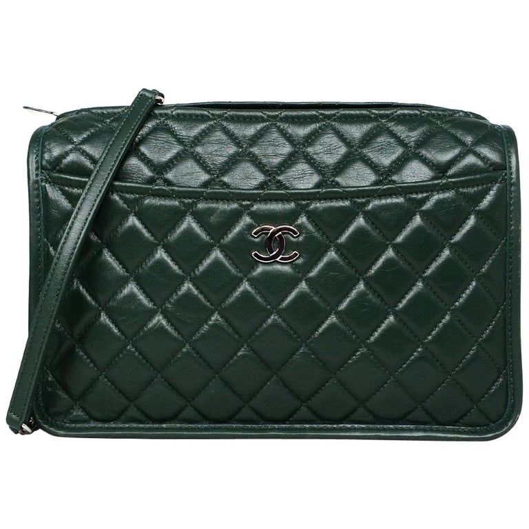 Chanel 2018 Green Calfskin Leather Quilted Zip Top Messenger/Crossbody Bag For Sale at 1stdibs