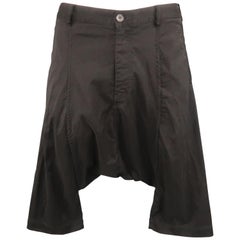 COMME des GARCONS HOMME PLUS Taille M Pantalon court à pinces en nylon noir