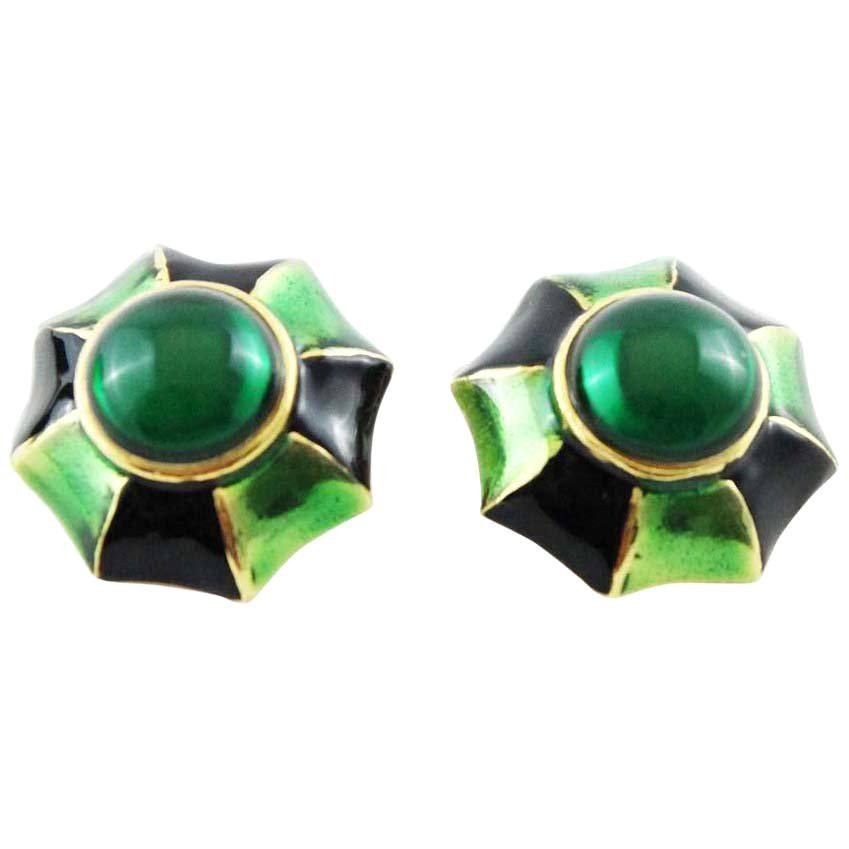 Unique Pyramidal design Green and Black 80s earrings clip-on For Sale