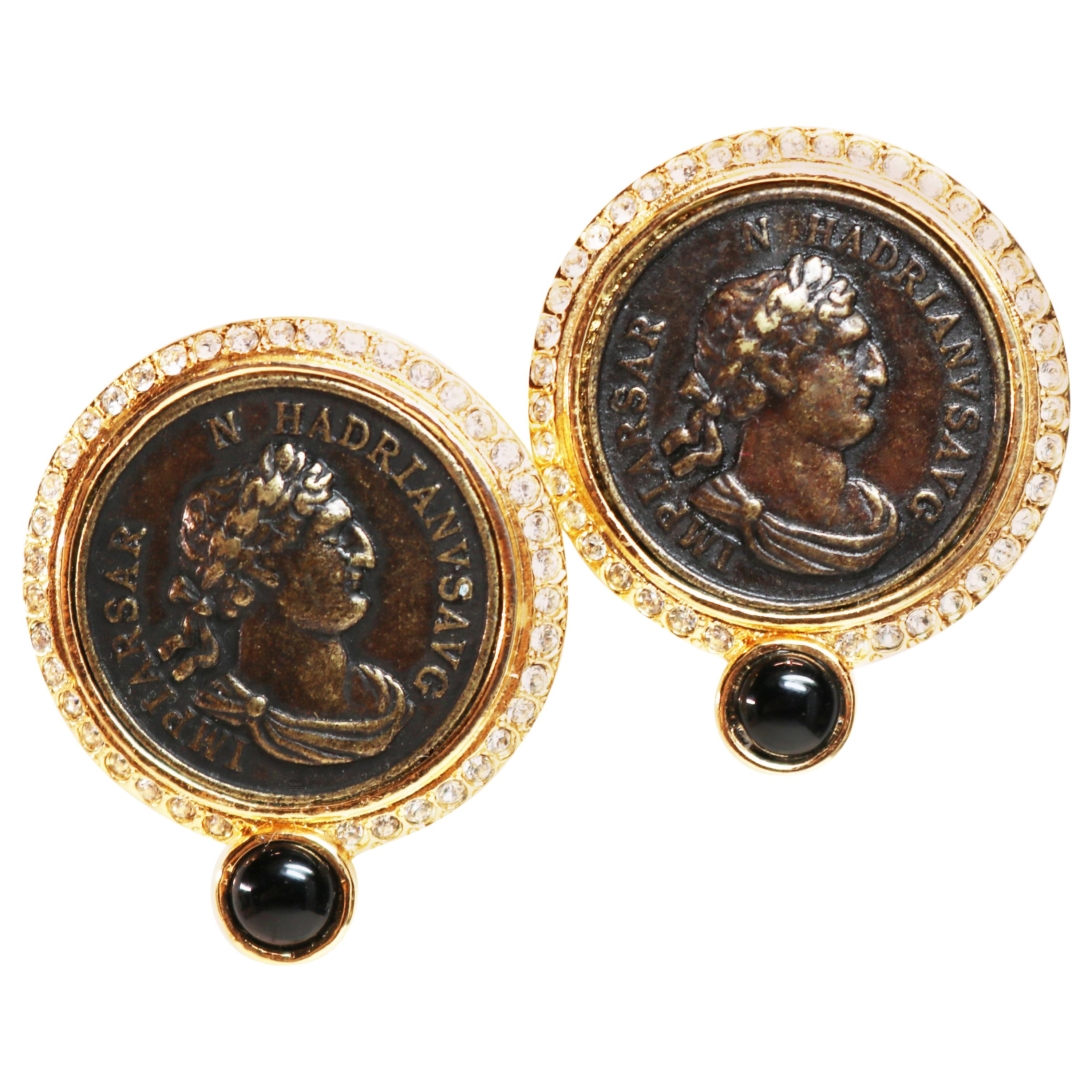 Blanca Greek Revival Medallion Cameo Clip-on Earrings im Angebot