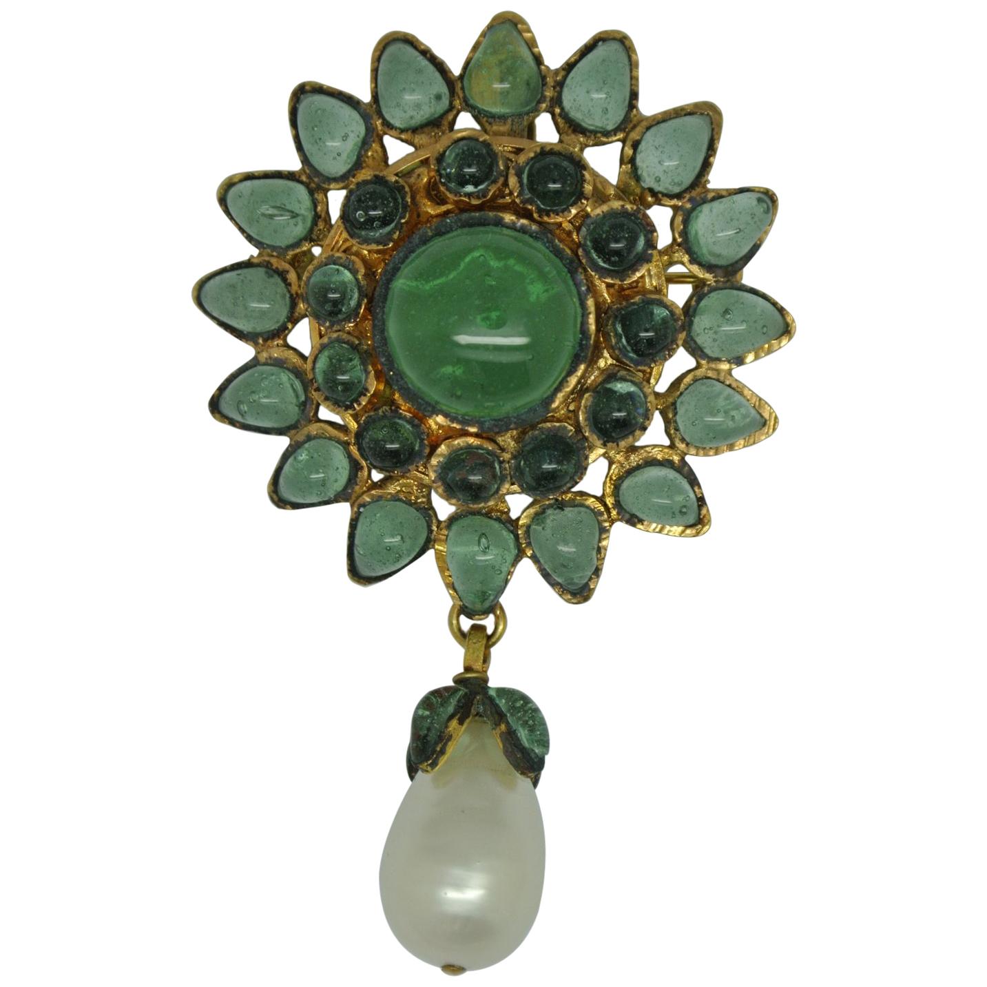Vintage Chanel Green Poured Glass Gripoix Pearl drop Brooch For Sale