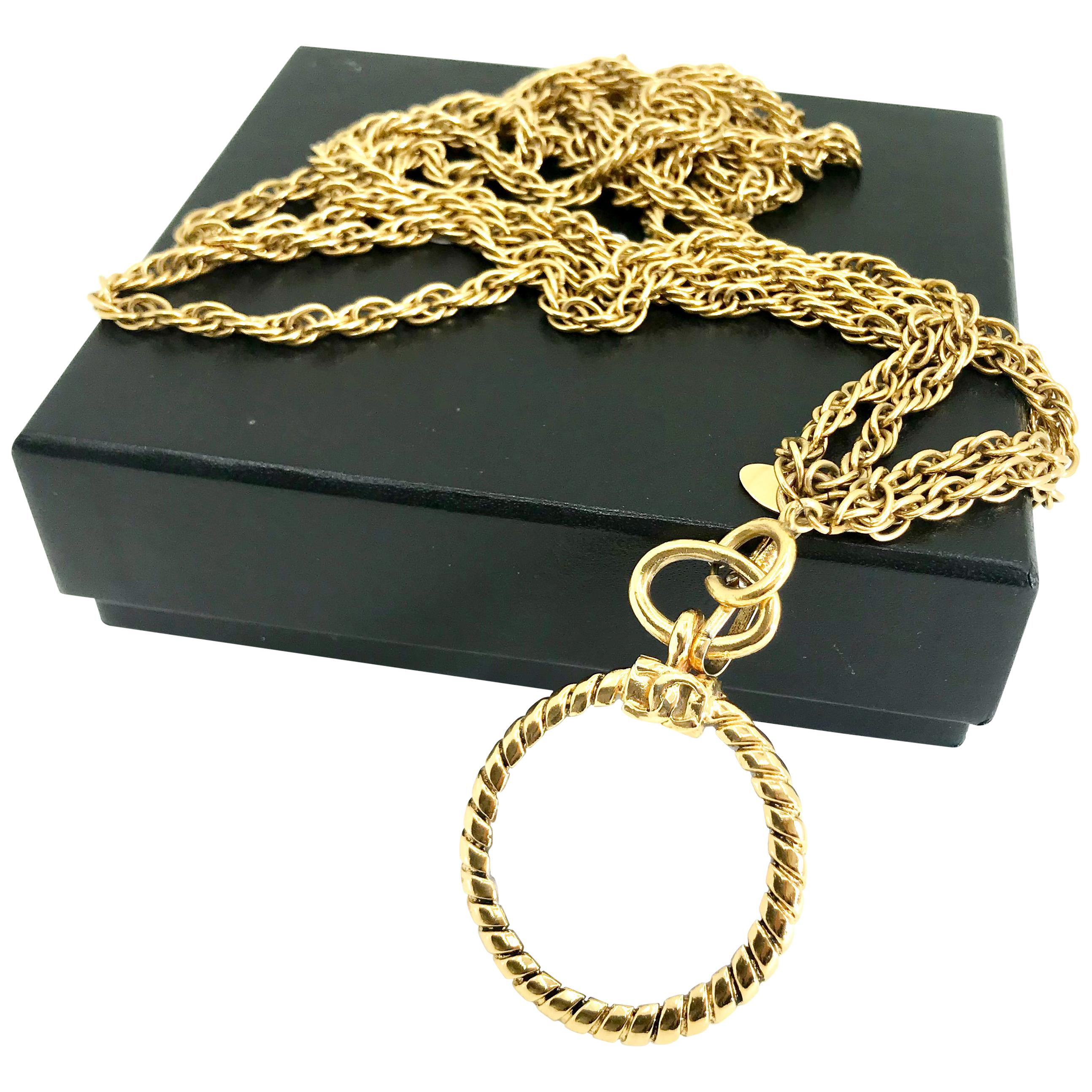 Chanel 1980s vintage long magnifying glass loupe gold plated pendant necklace For Sale