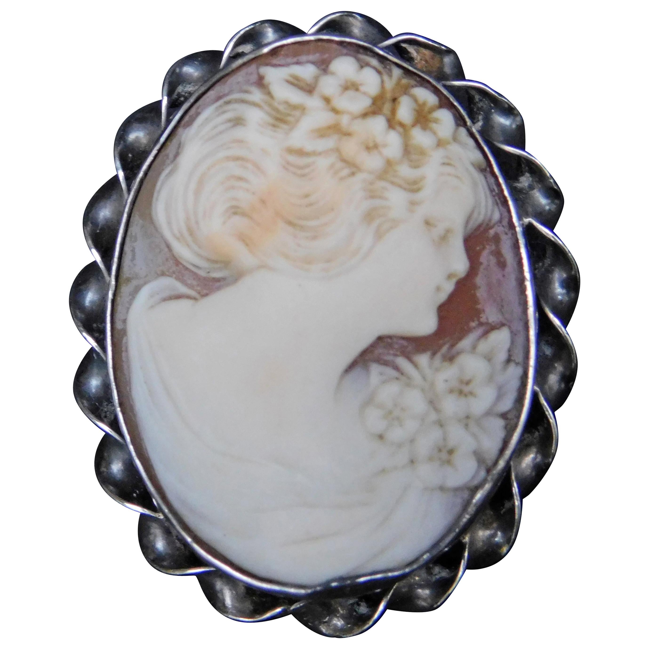 Antique Italian Cameo  Brooch   For Sale