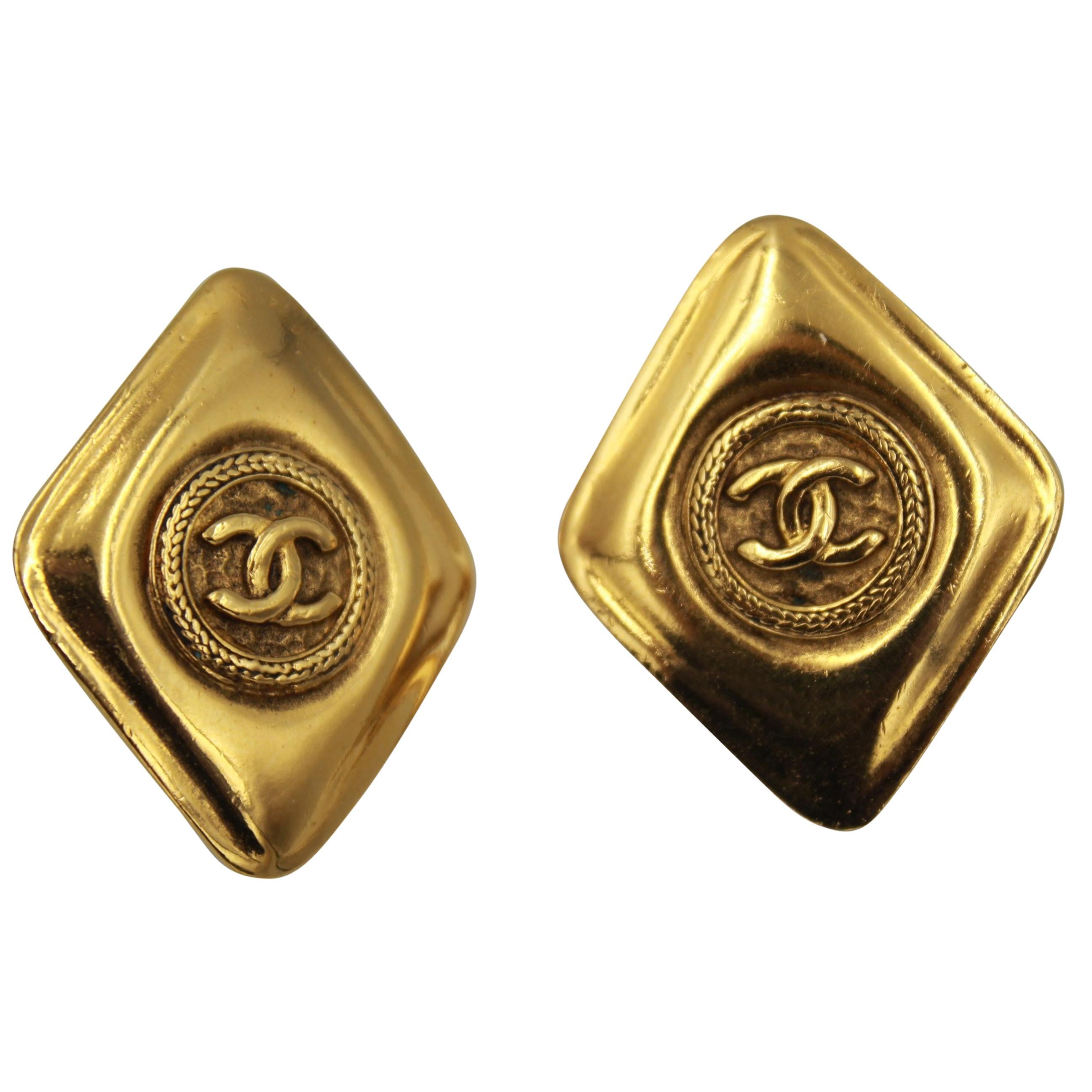 90's Chanel Vintage  Earrings in Gold-Plated Metal For Sale