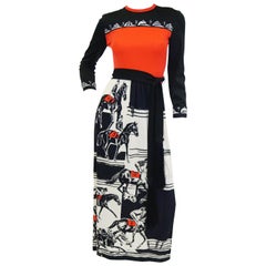 Robe longue Paganne rouge et noire à imprimé équestre des années 1960