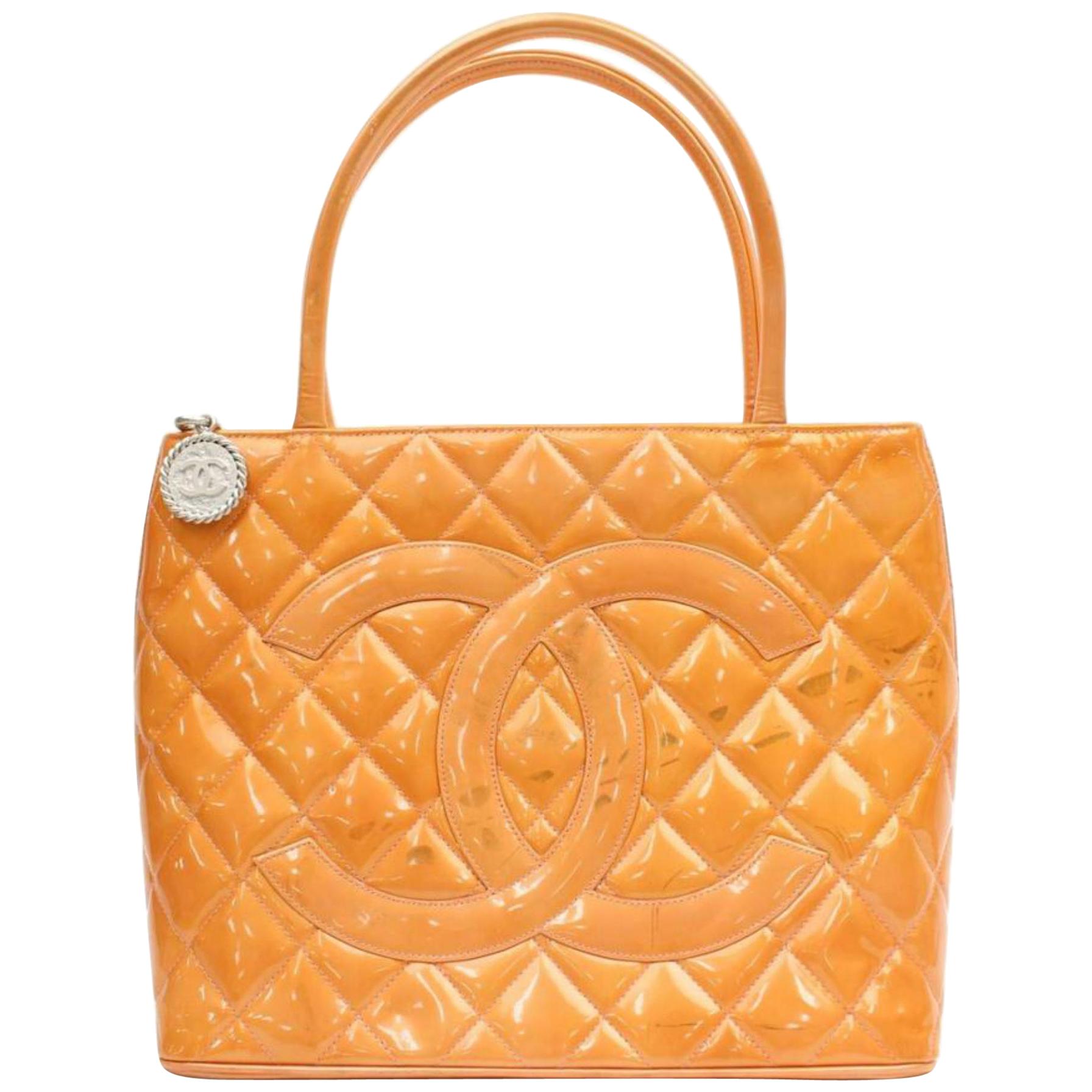 Chanel Médallion Quilted Zip Tote 868715 Orange Patent Leather Satchel For Sale