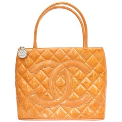 Chanel Médallion Quilted Zip Tote 868715 Orange Patent Leather Satchel