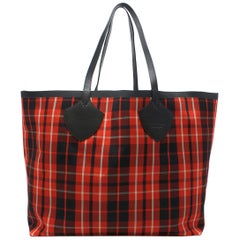 Burberry The Giant Reversible Tote in Vintage Check- New Season
