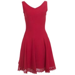 Alaia - Mini-robe évasée en tricot extensible rouge rubis avec ourlet découpé au laser M