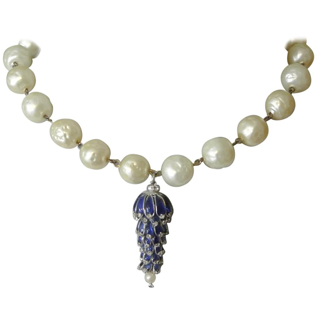 Gripoix unsigned blue poured glass drop faux pearl necklace For Sale