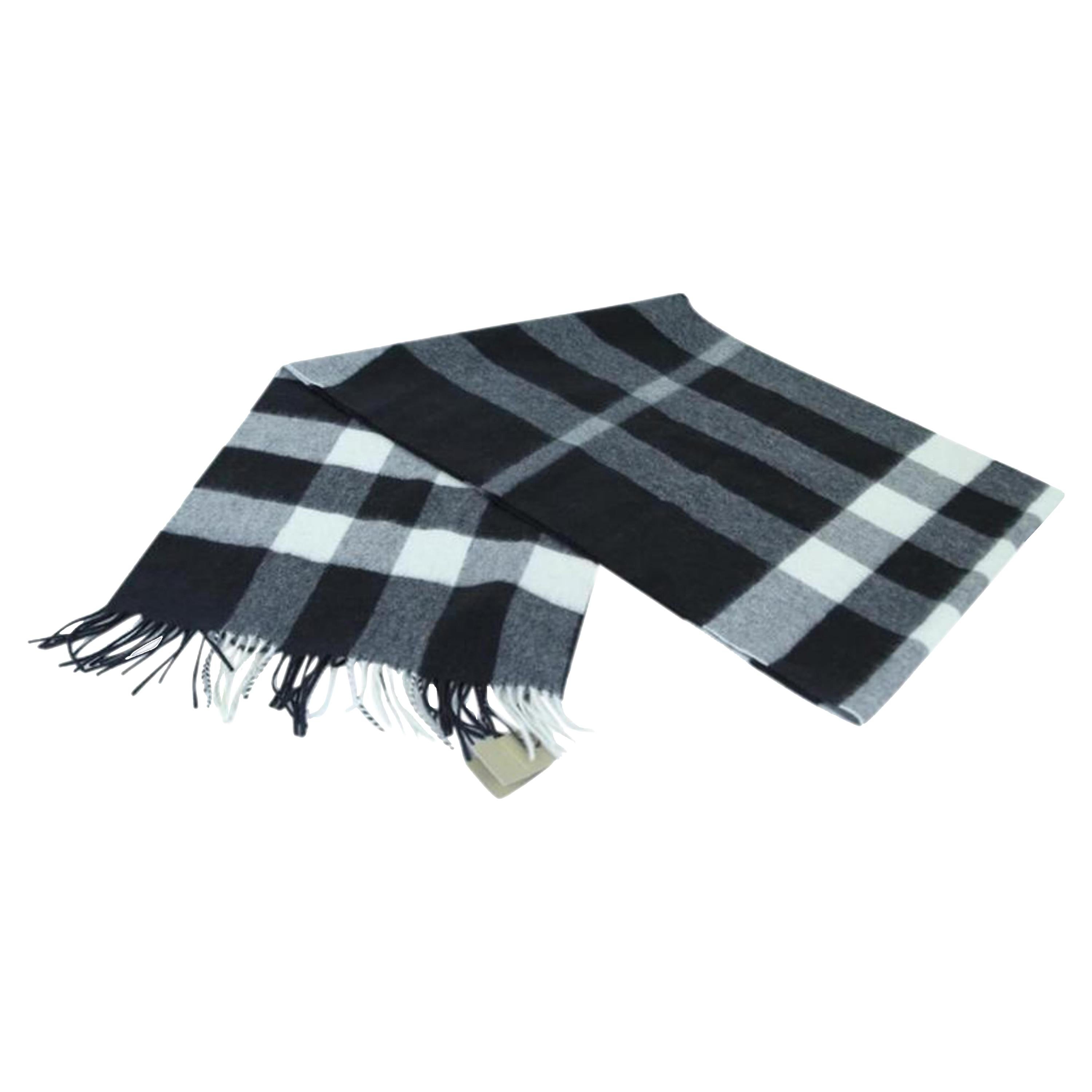 Burberry Black Check " The Large Classic Cashmere In Check" 30buj917 Scarf/Wrap