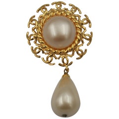 Vintage 1997 Gold Plated Chanel Brooch with XL Pearl