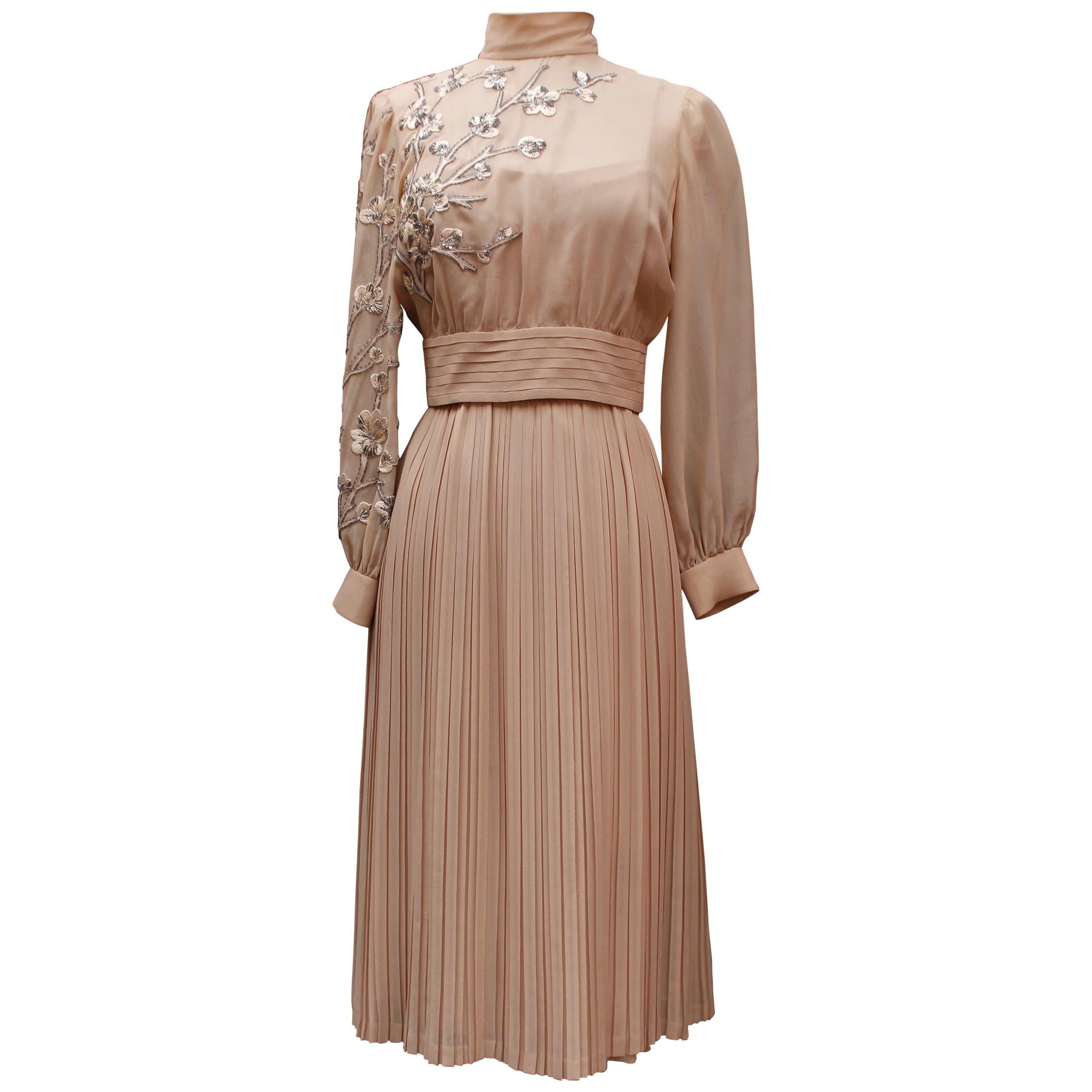 Valentino Haute Couture gorgeous beige silk chiffon cocktail dress with embroide For Sale