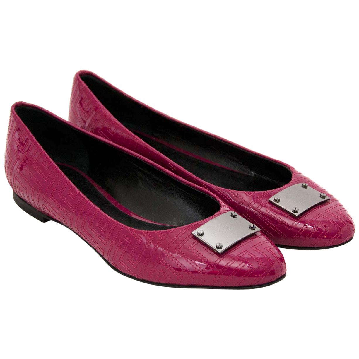 Gianni Versace Couture Patent Fuchsia Ballerinas - size 37, 5 For Sale