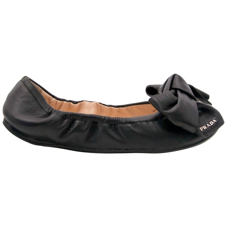 Prada Black Leather Bow Ballerina Flats - Size 35,5 at 1stDibs | prada  ballerina flats with bow, prada flats with bow, black leather flats