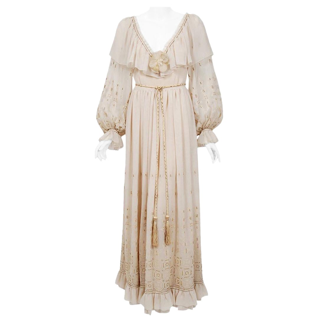Vintage 1970 Guy Laroche Couture bestickt Seide Billow Sleeve Low Plunge Kleid im Angebot