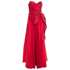 Marchesa Notte - Robe sans bretelles rouge ornée d'une bordure avec nœud:: M